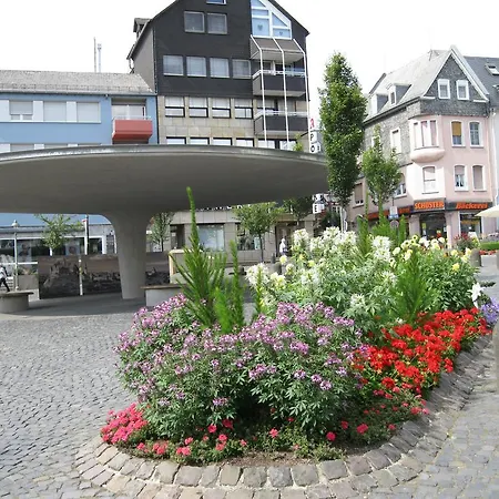 Holiday Uhler